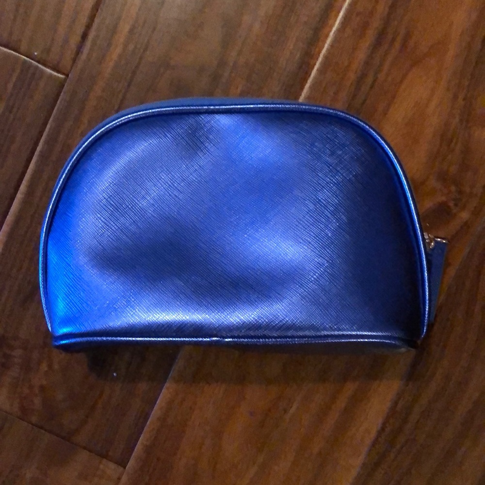 LaMer makeup case. Beautiful blue.